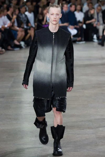 Look 10